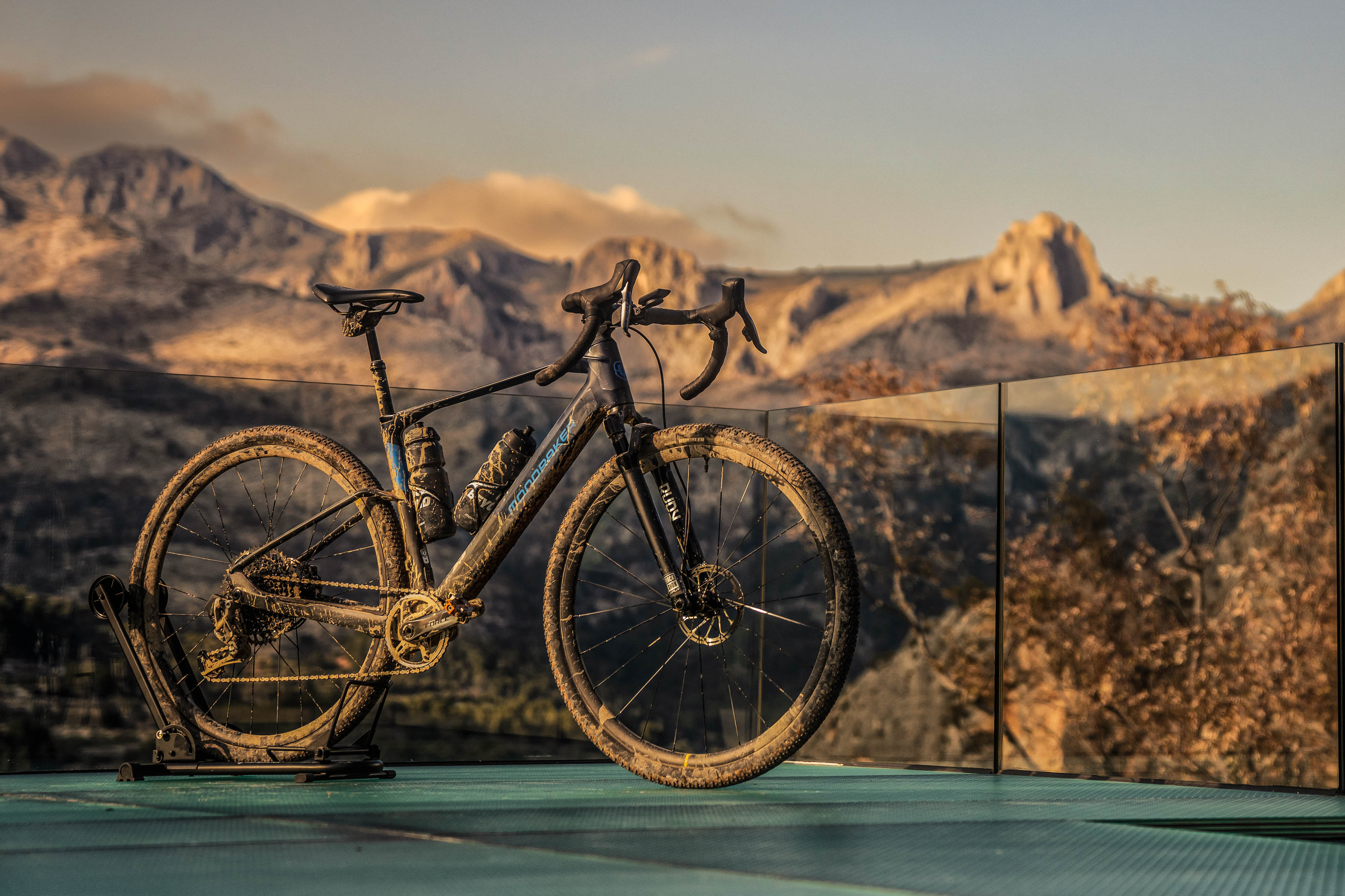 Neues Mondraker Dusty E-Gravelbike im Test: Wie ein MTB – nur schneller!